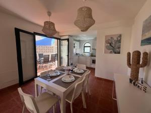 Fotografie z fotogalerie ubytování Olympia House Lovely, Close to Town and Beaches with Private Pool & Fast WiFi v destinaci Corralejo