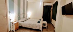 TV a/nebo společenská místnost v ubytování Ai Laghi Bed&Bed