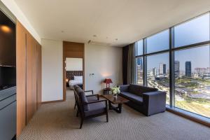 a living room with a couch and a table at Orakai Songdo Park Hotel in Incheon