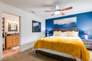 a bedroom with a bed and a blue wall at The Kozi Sandbox in Oceanside