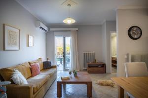 a living room with a couch and a table at Stefano's Home in Potokáki