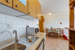 Kuchyň nebo kuchyňský kout v ubytování Tourist Farm Tonin - Apartments - Happy Rentals