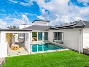 Πισίνα στο ή κοντά στο Aquarium House - with direct beach access & pool