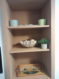 a shelf with a bowl and a plate on it at Capraia per te in Capraia