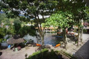 Zahrada ubytování Pandu Lakeside Hotel Parapat