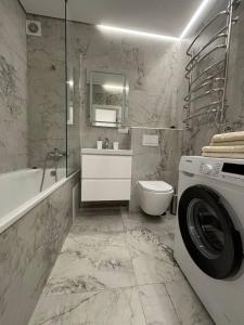 Ванна кімната в Апартаменти в ЖК Яровиця біля ТРЦ Промінь