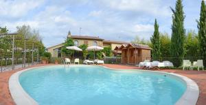 Piscina de la sau aproape de Residence La Mandolata Apartments W Pool & Parking!