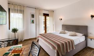 Postel nebo postele na pokoji v ubytování Delightful Studio Sara