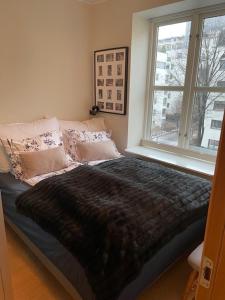 Łóżko lub łóżka w pokoju w obiekcie Strøken loftleilighet midt i Oslo.