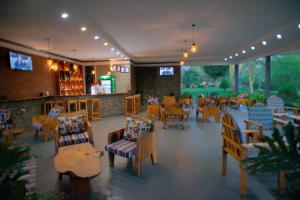 Boloti Camp resort tesisinde bir restoran veya yemek mekanı