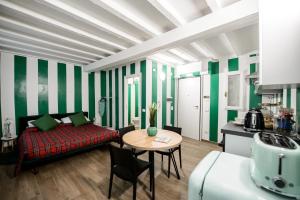 a living room with green and white striped walls at PADDINGTON TORTELLINOSUITE Modena in Modena