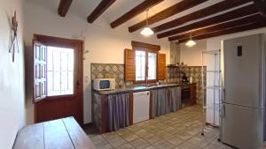 Kuchyň nebo kuchyňský kout v ubytování Casa Miret de Mur