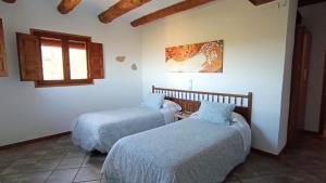 Postel nebo postele na pokoji v ubytování Casa Miret de Mur