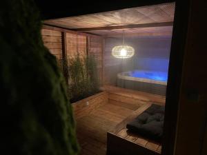 Gallery image of Cabane bien belge avec cinéma et jacuzzi in Lasne