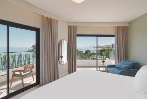 Cama ou camas em um quarto em The GrandResort - Limited Edition by Leonardo Hotels