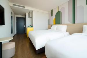 ibis Styles Ambassador Incheon Airport T2客房内的一张或多张床位