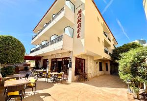 Budova, kde se hotel nachází