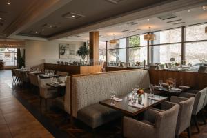 Um restaurante ou outro lugar para comer em Trim Castle Hotel