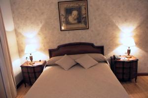 Łóżko lub łóżka w pokoju w obiekcie Hotel Santiago