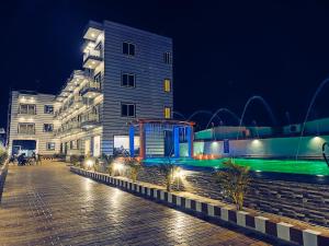 Bazén v ubytování The Triton Beach Resort nebo v jeho okolí