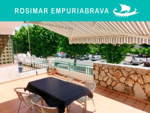 Fotografie z fotogalerie ubytování Empuriaapparts Rosimar v destinaci Empuriabrava