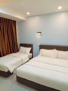 Postel nebo postele na pokoji v ubytování EG Hotel, Setia Tropika, JB