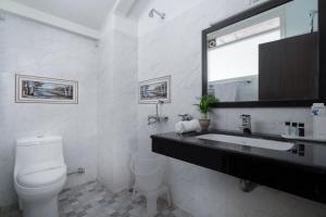 Hotel Kullu Valley的一间浴室