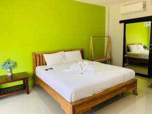 Ліжко або ліжка в номері Fisherman Resort at Sam Roi Yot