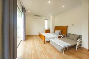 Postel nebo postele na pokoji v ubytování Trang Trại Gia Trịnh