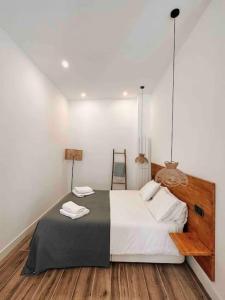 Una cama o camas en una habitación de Nice studio in Lavapies, downtown Madrid