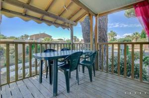 Μπαλκόνι ή βεράντα στο Camping Les Jardins d'Agathe - Maeva