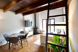 Posedenie v ubytovaní Apartament els Pins