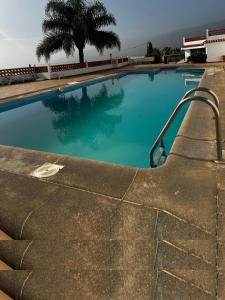 Bazén v ubytování APARTAMENTOS BALCON DEL SOL en Puntallana nebo v jeho okolí