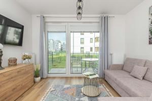 Prostor za sedenje u objektu Cosy Apartment with Terrace and Parking in Rumia by Rent like home
