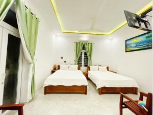 Giường trong phòng chung tại An Bang beach White Sand Sea Homestay