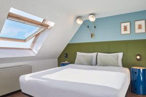 Postel nebo postele na pokoji v ubytování Hôtel Bordeaux Clémenceau by Happyculture