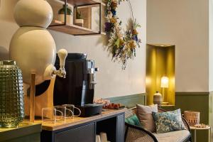 Posezení v ubytování Hôtel Bordeaux Clémenceau by Happyculture + 20 fotografií