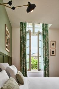 Postel nebo postele na pokoji v ubytování Hôtel Bordeaux Clémenceau by Happyculture