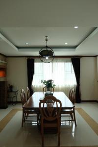 Φωτογραφία από το άλμπουμ του 3 Bedrooms Apartment in Ekkamai,Sukhumvit σε Klong Toi