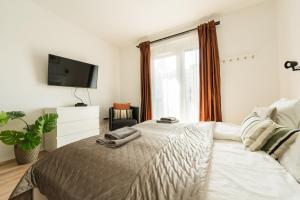 Posteľ alebo postele v izbe v ubytovaní Brand New Modern Apartment-2 rooms-balcony-garage + 37 fotografií