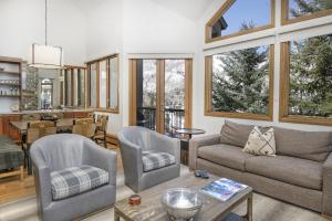 a living room with a couch and a table at Highlands Westview 300 condo in Beaver Creek