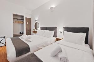 Кровать или кровати в номере Hotel Adonis Athens