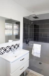 Ένα μπάνιο στο L'atelier, chalet proche lac et océan à Hourtin