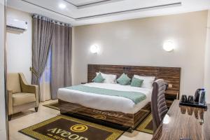 Postel nebo postele na pokoji v ubytování Aveon Hotel