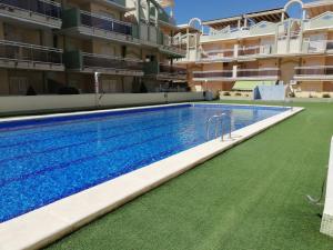 The swimming pool at or close to Delfines III Solo Familias Serviplaya