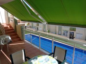 The swimming pool at or close to Delfines III Solo Familias Serviplaya