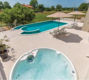 Πισίνα στο ή κοντά στο Vila Rozi +6 φωτογραφίες