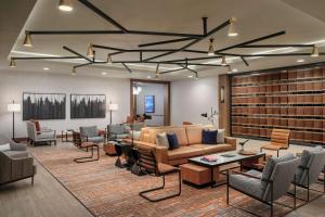 Posezení v ubytování The Hoffmann Hotel Basalt Aspen Tapestry Collection Hilton