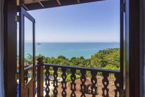 a view of the ocean from a balcony at Pousada Recanto de Paraty in Paraty