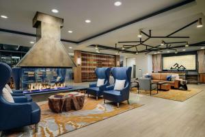 Posezení v ubytování The Hoffmann Hotel Basalt Aspen Tapestry Collection Hilton